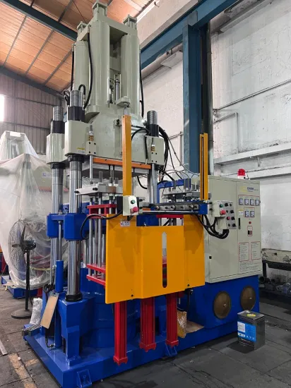 Vertikale 300-Tonnen-First-in-First-out-Gummispritzgussmaschine für alle Arten von Gummiprodukten, Herstellung von Gummisilikon