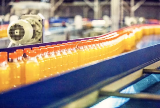 Schlüsselfertige Projektfabrik Automatische Glasflaschen-Saft-Getränke-Abfüll-Versiegelungs-Etikettierungs-Verpackungs-Produktionsmaschine